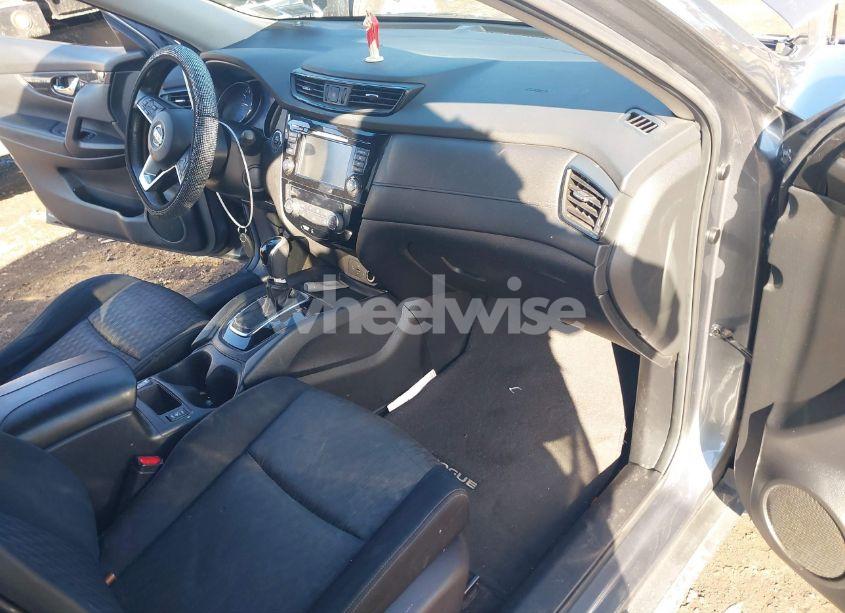 Photo 5 of 2019 Nissan Rogue SV (VIN JN8AT2MV2KW372859)