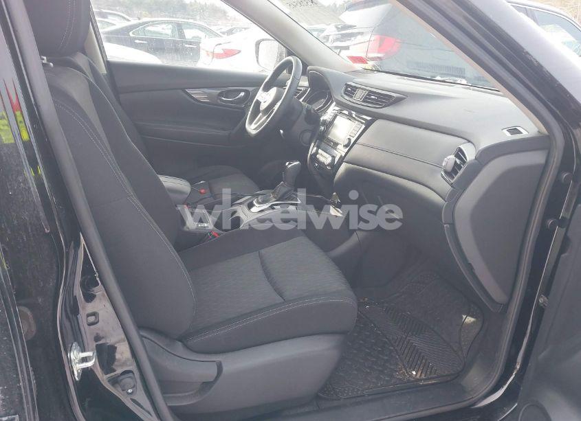 Photo 5 of 2019 Nissan Rogue SV (VIN JN8AT2MV2KW380041)