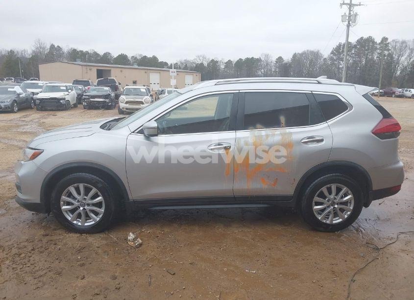 Photo 13 of 2019 Nissan Rogue SV (VIN JN8AT2MV2KW389810)