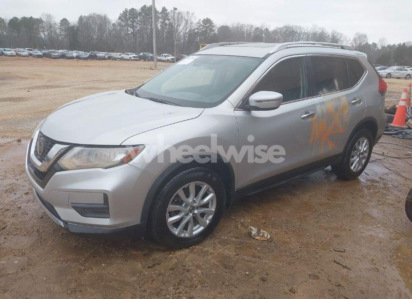 Photo 2 of 2019 Nissan Rogue SV (VIN JN8AT2MV2KW389810)