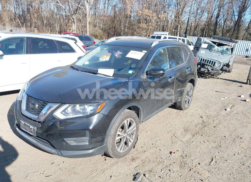 Photo 2 of 2019 Nissan Rogue SV (VIN JN8AT2MV2KW395297)