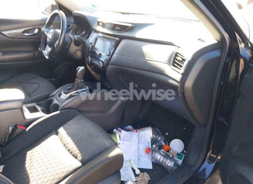 Photo 5 of 2019 Nissan Rogue SV (VIN JN8AT2MV2KW395297)