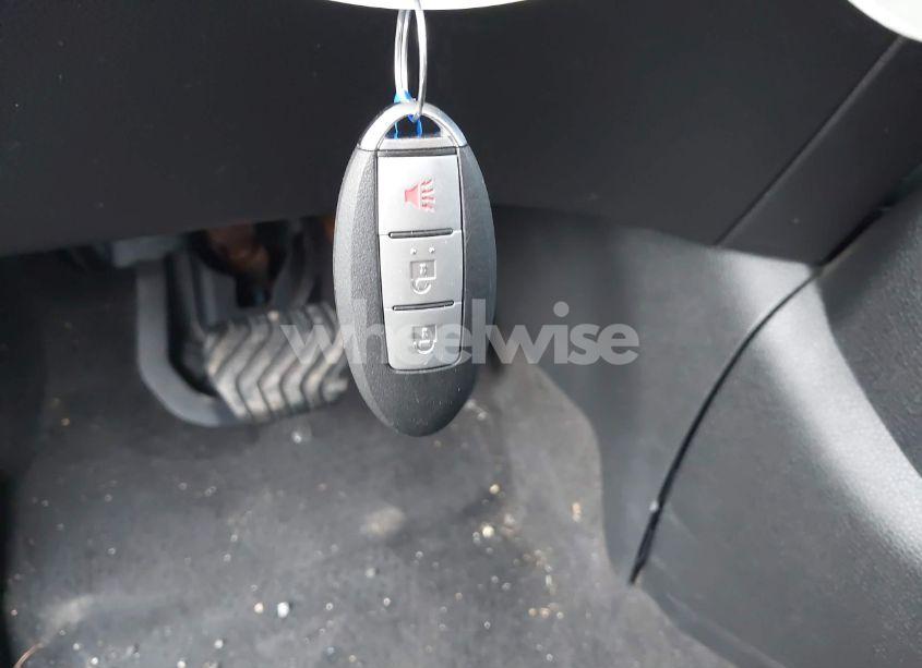 Photo 11 of 2018 Nissan Rogue SV (VIN JN8AT2MV3JW303628)