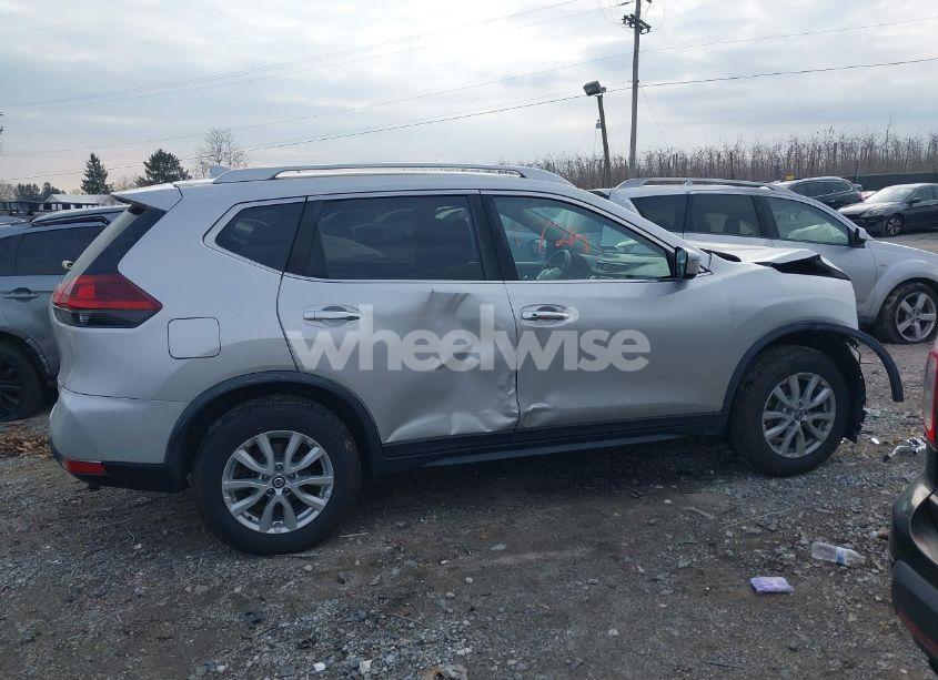 Photo 13 of 2018 Nissan Rogue SV (VIN JN8AT2MV3JW303628)
