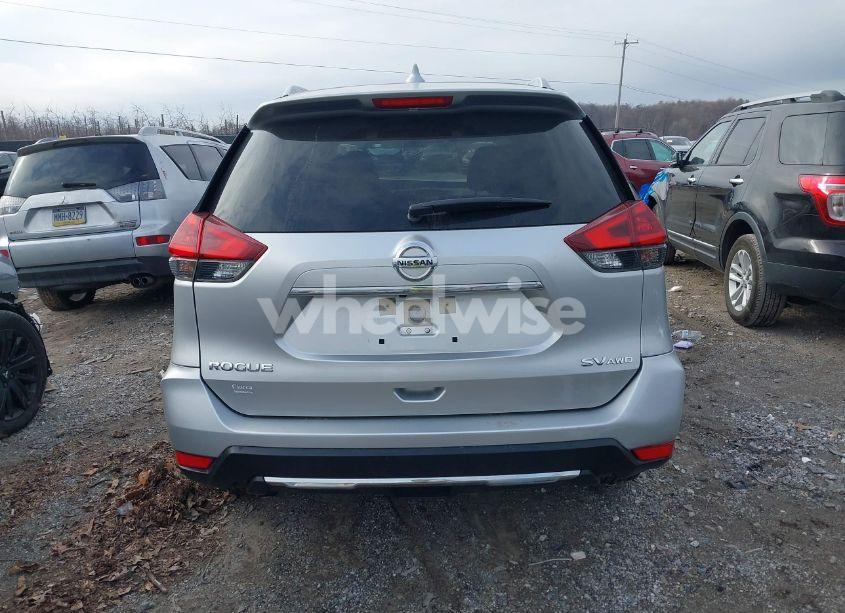 Photo 16 of 2018 Nissan Rogue SV (VIN JN8AT2MV3JW303628)