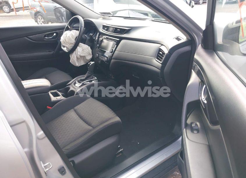 Photo 5 of 2018 Nissan Rogue SV (VIN JN8AT2MV3JW303628)