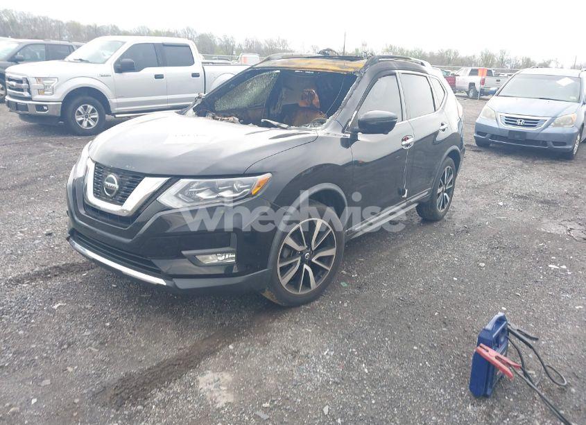 Photo 2 of 2018 Nissan Rogue SL (VIN JN8AT2MV3JW326066)