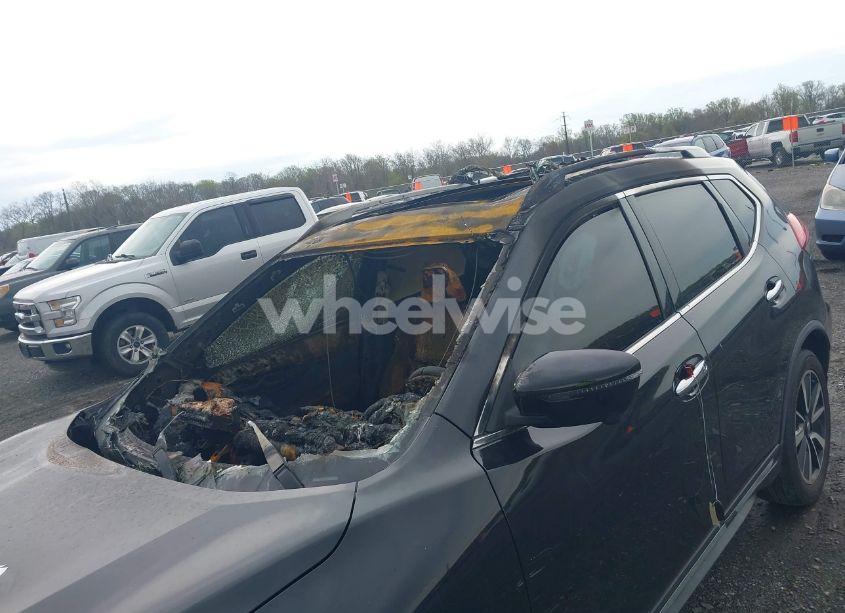 Photo 6 of 2018 Nissan Rogue SL (VIN JN8AT2MV3JW326066)