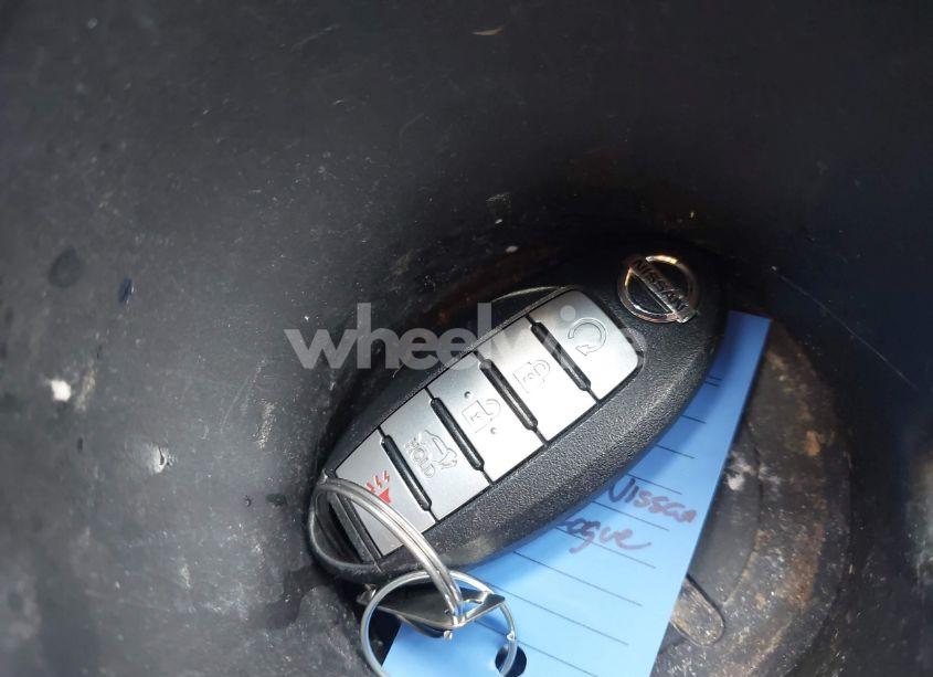 Photo 11 of 2018 Nissan Rogue SV (VIN JN8AT2MV3JW352649)