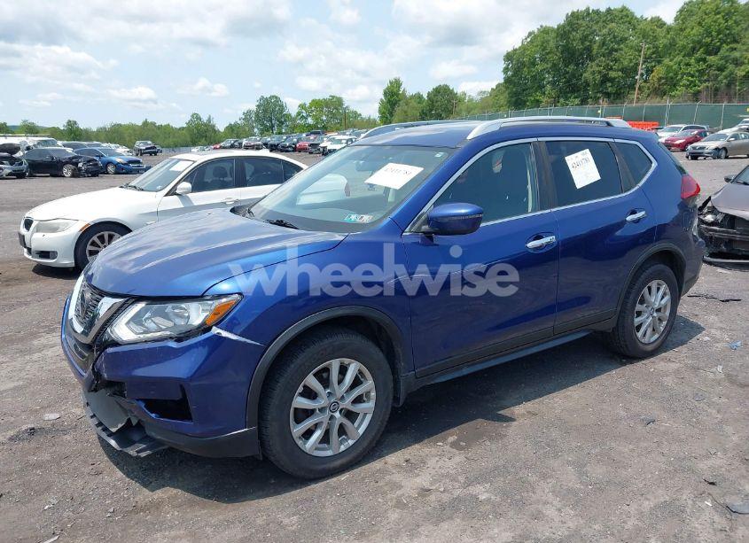Photo 2 of 2018 Nissan Rogue SV (VIN JN8AT2MV3JW352649)