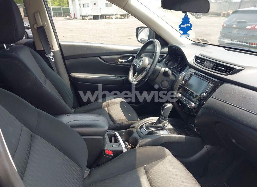 Photo 5 of 2018 Nissan Rogue SV (VIN JN8AT2MV3JW352649)