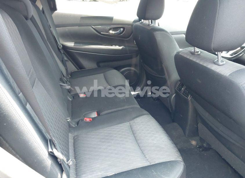 Photo 8 of 2018 Nissan Rogue SV (VIN JN8AT2MV3JW352649)