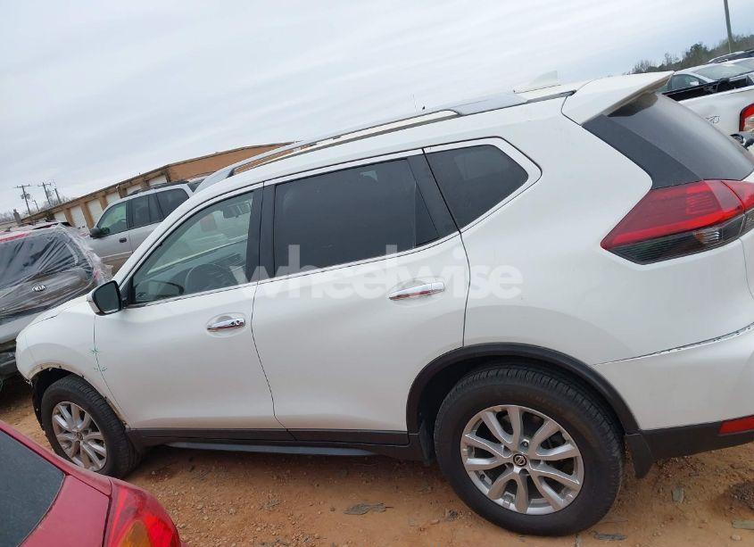 Photo 15 of 2018 Nissan Rogue SV (VIN JN8AT2MV3JW353770)