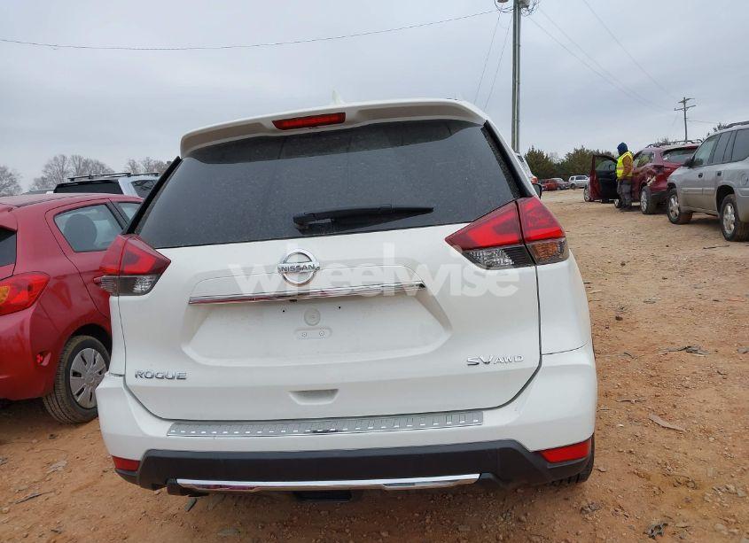 Photo 17 of 2018 Nissan Rogue SV (VIN JN8AT2MV3JW353770)