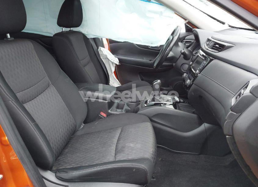 Photo 5 of 2019 Nissan Rogue SV (VIN JN8AT2MV3KW374751)