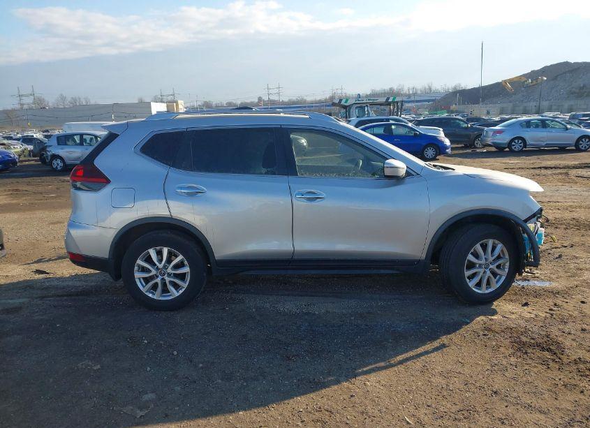 Photo 13 of 2019 Nissan Rogue SV (VIN JN8AT2MV3KW375298)