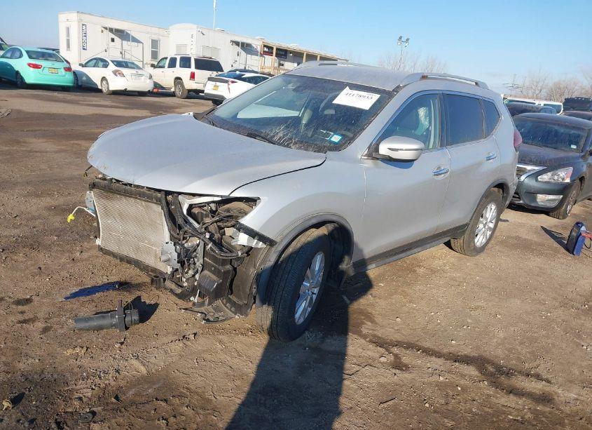 Photo 2 of 2019 Nissan Rogue SV (VIN JN8AT2MV3KW375298)