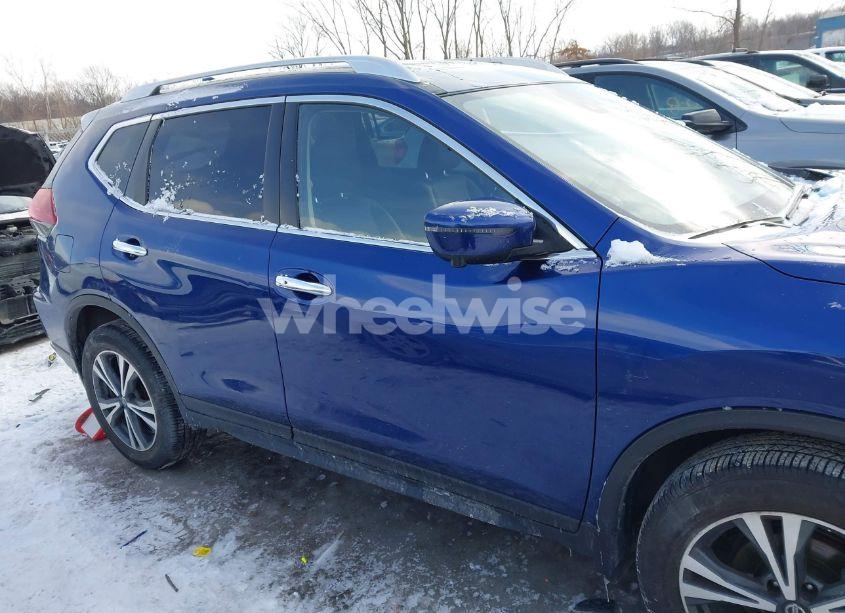 Photo 14 of 2019 Nissan Rogue SV (VIN JN8AT2MV3KW386995)