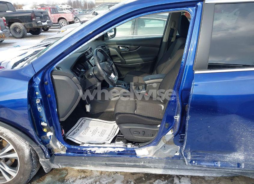 Photo 6 of 2019 Nissan Rogue SV (VIN JN8AT2MV3KW386995)