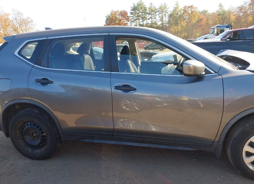 Photo 13 of 2019 Nissan Rogue S (VIN JN8AT2MV3KW389086)