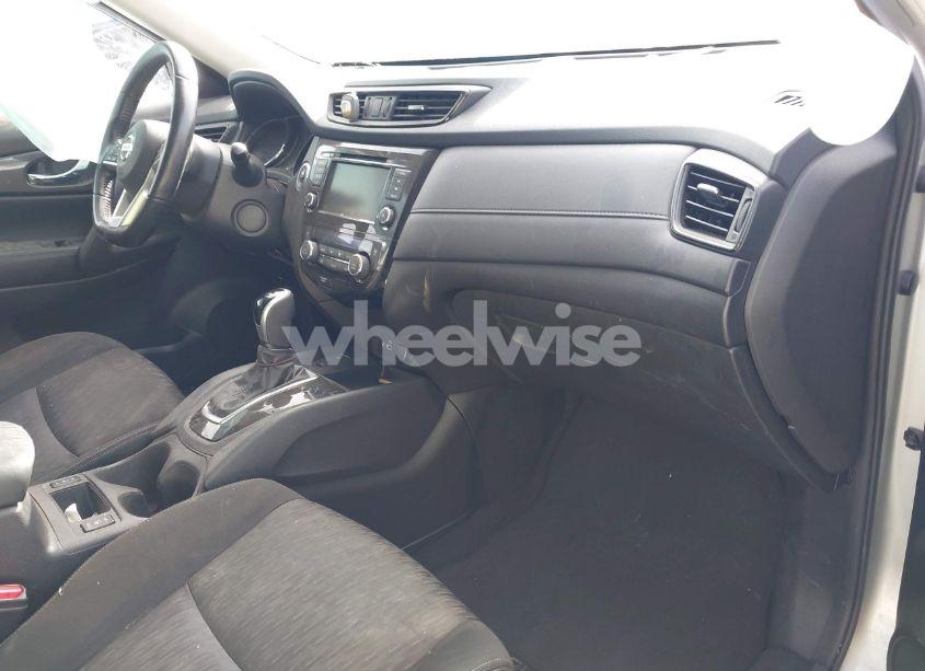 Photo 5 of 2020 Nissan Rogue SV INTELLIGENT AWD (VIN JN8AT2MV3LW101570)