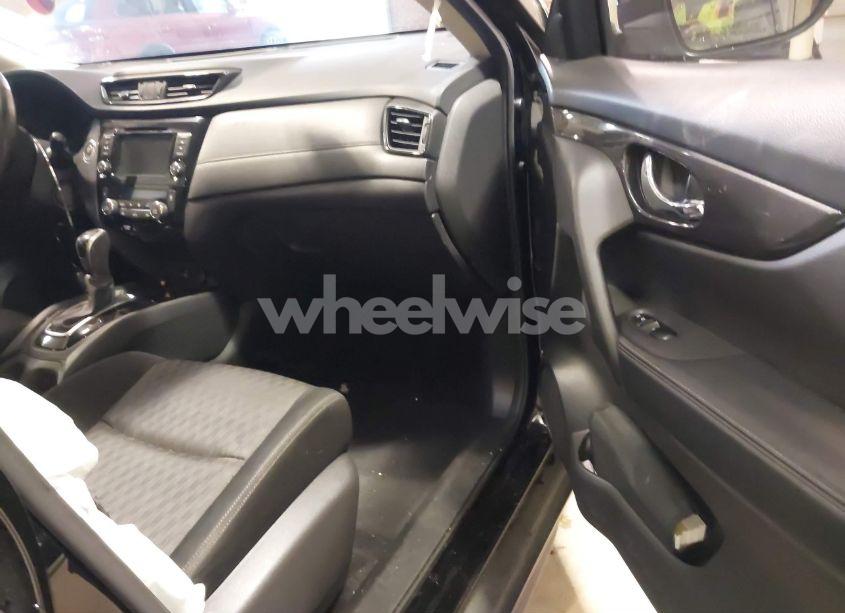 Photo 5 of 2020 Nissan Rogue SV INTELLIGENT AWD (VIN JN8AT2MV3LW132494)