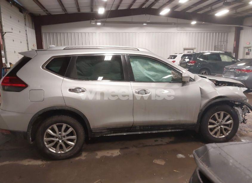 Photo 13 of 2017 Nissan Rogue SV (VIN JN8AT2MV4HW010718)