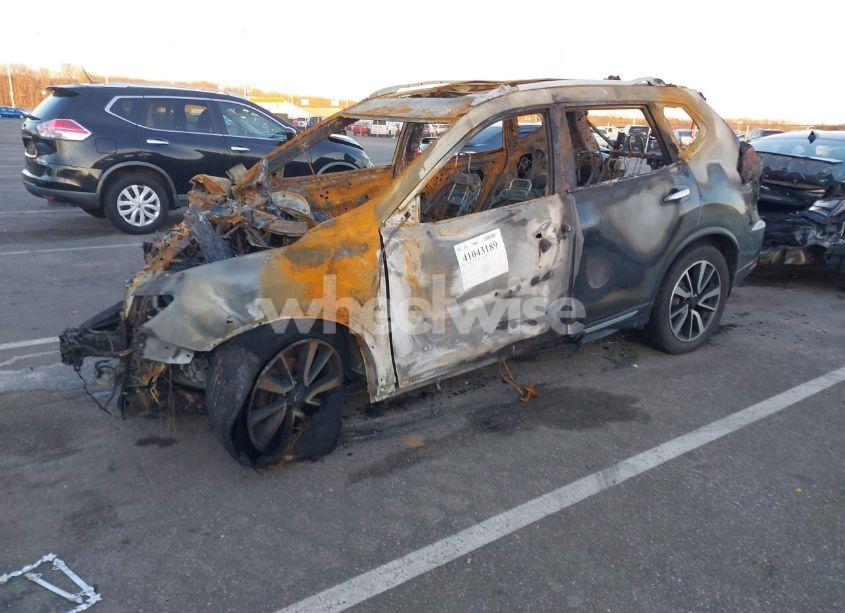 Photo 2 of 2017 Nissan Rogue SL (VIN JN8AT2MV4HW016471)