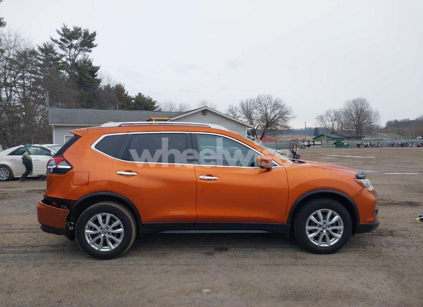 Photo 13 of 2017 Nissan Rogue SV (VIN JN8AT2MV4HW018169)