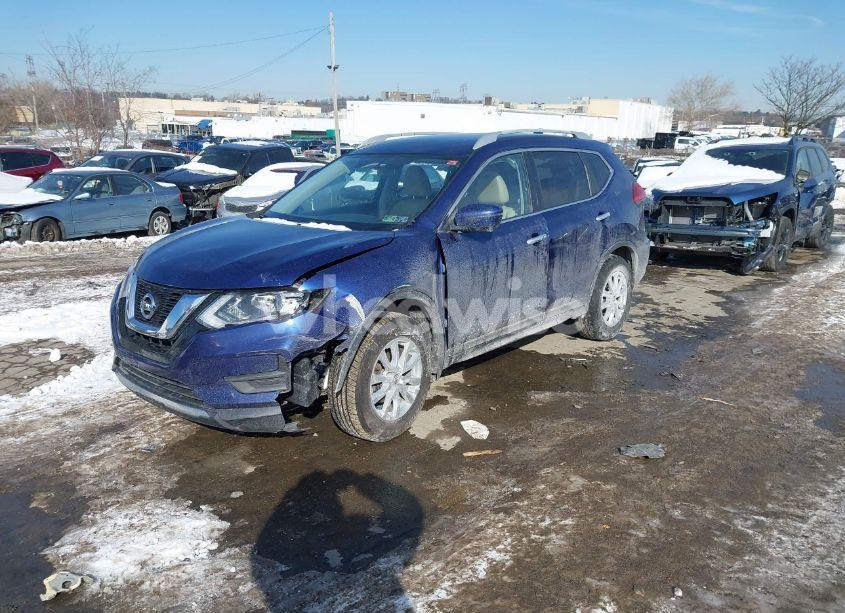 Photo 2 of 2017 Nissan Rogue SV (VIN JN8AT2MV4HW019905)