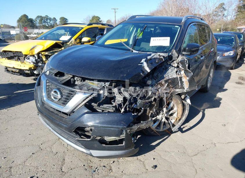 Photo 2 of 2017 Nissan Rogue SV (VIN JN8AT2MV4HW253137)