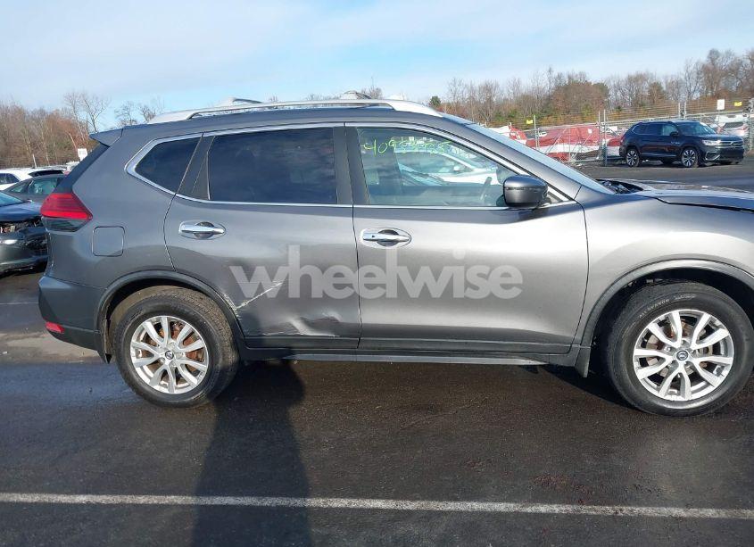 Photo 13 of 2017 Nissan Rogue SV (VIN JN8AT2MV4HW254739)