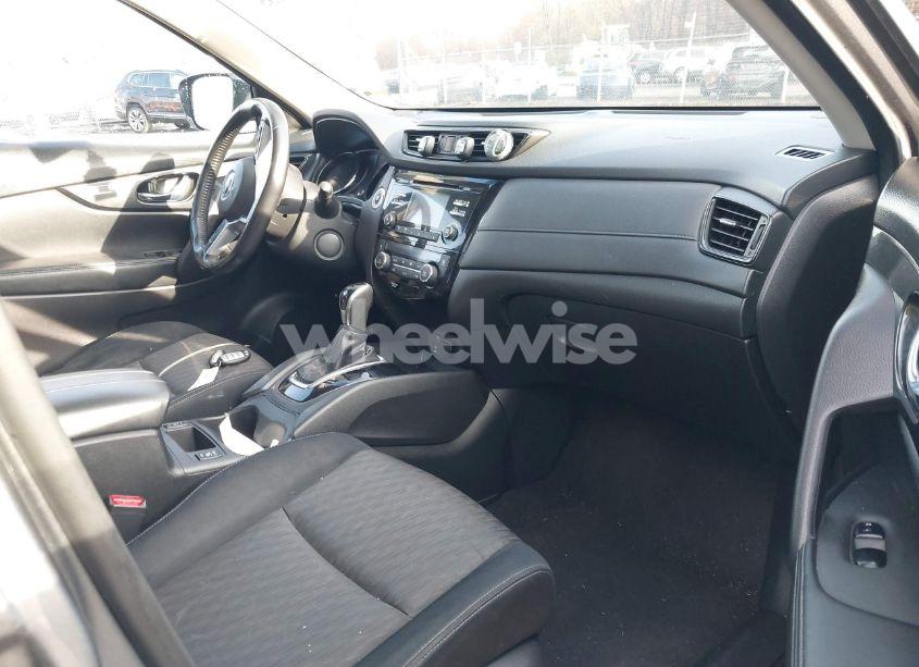 Photo 5 of 2017 Nissan Rogue SV (VIN JN8AT2MV4HW254739)