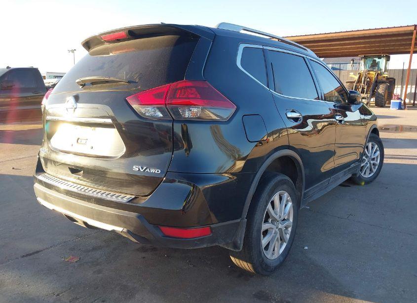 Photo 4 of 2018 Nissan Rogue SV (VIN JN8AT2MV4JW301595)