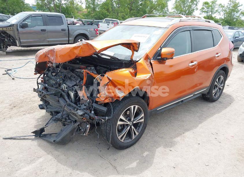 Photo 2 of 2018 Nissan Rogue SL (VIN JN8AT2MV4JW306053)