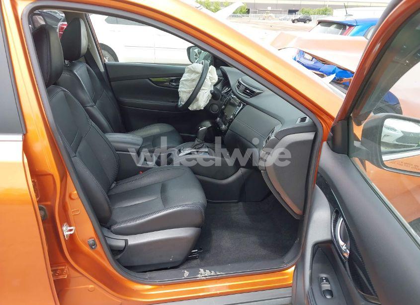 Photo 5 of 2018 Nissan Rogue SL (VIN JN8AT2MV4JW306053)