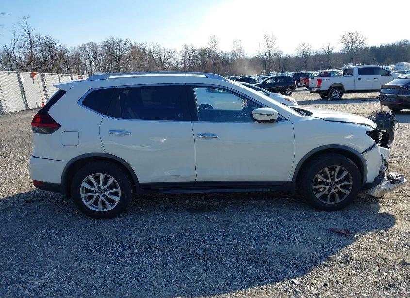 Photo 13 of 2018 Nissan Rogue SV (VIN JN8AT2MV4JW319952)