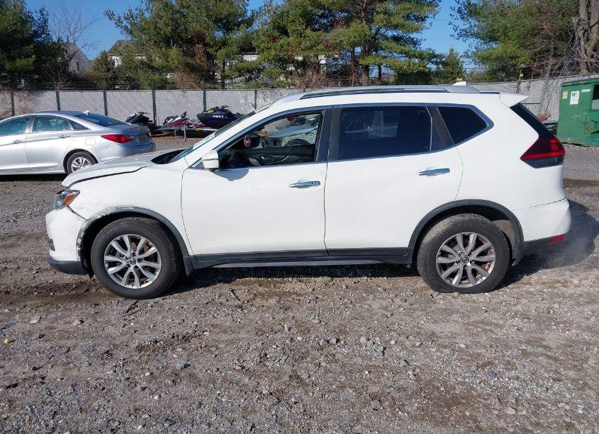 Photo 14 of 2018 Nissan Rogue SV (VIN JN8AT2MV4JW319952)
