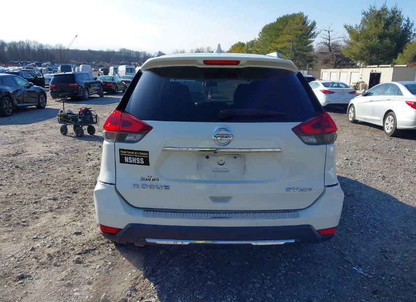 Photo 16 of 2018 Nissan Rogue SV (VIN JN8AT2MV4JW319952)