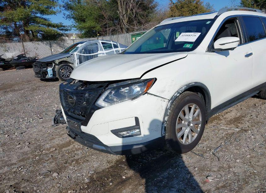 Photo 17 of 2018 Nissan Rogue SV (VIN JN8AT2MV4JW319952)