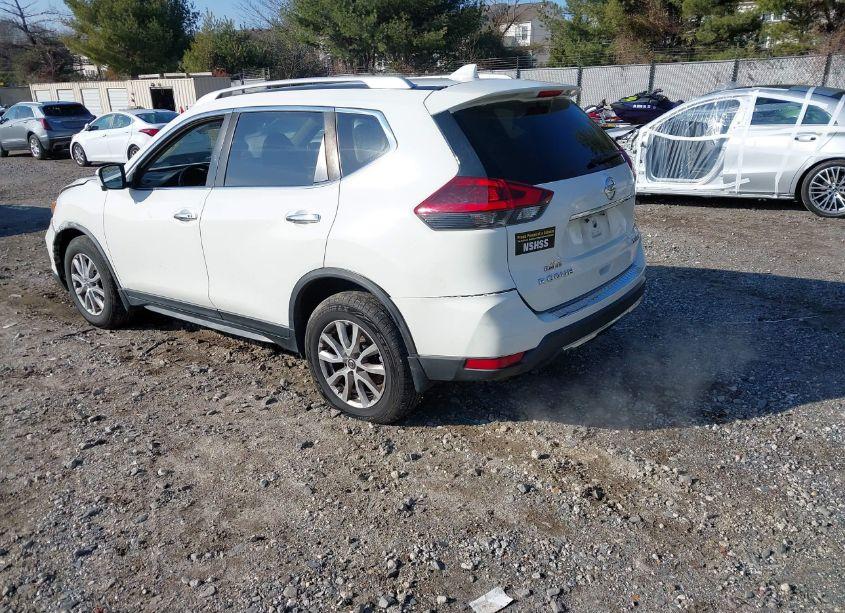 Photo 3 of 2018 Nissan Rogue SV (VIN JN8AT2MV4JW319952)