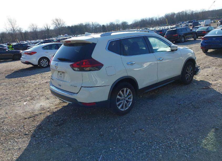 Photo 4 of 2018 Nissan Rogue SV (VIN JN8AT2MV4JW319952)