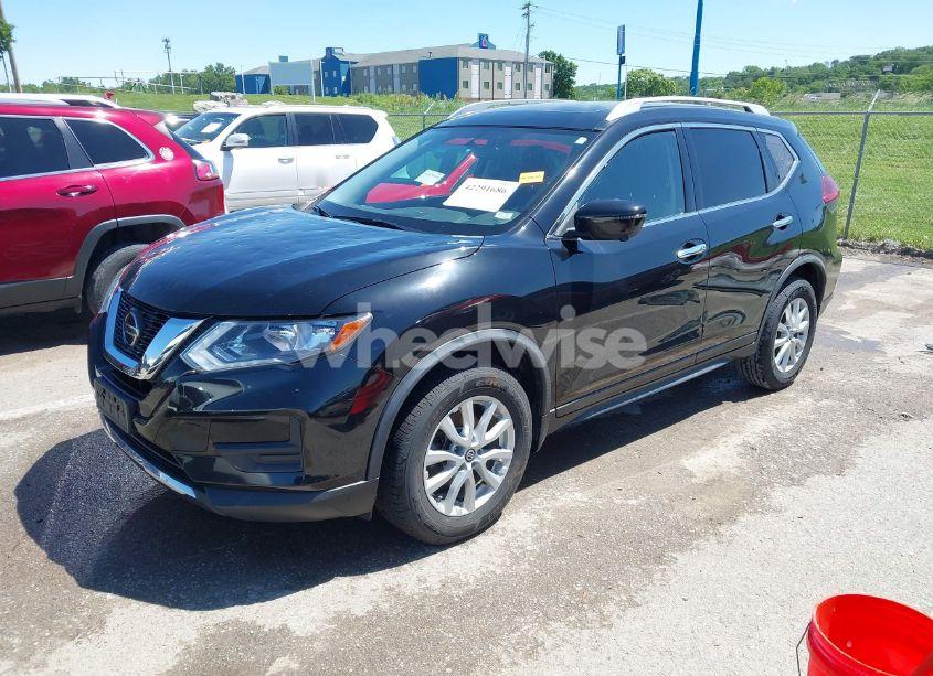 Photo 2 of 2018 Nissan Rogue SV (VIN JN8AT2MV4JW343152)