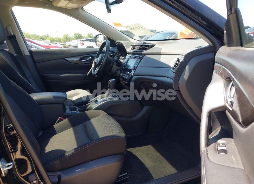 Photo 5 of 2018 Nissan Rogue SV (VIN JN8AT2MV4JW343152)