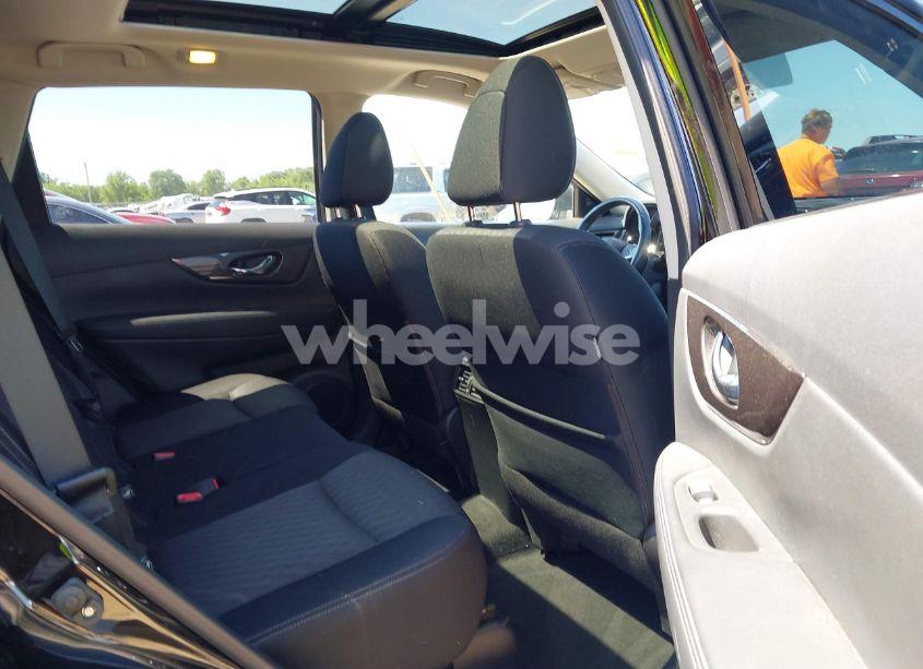 Photo 8 of 2018 Nissan Rogue SV (VIN JN8AT2MV4JW343152)