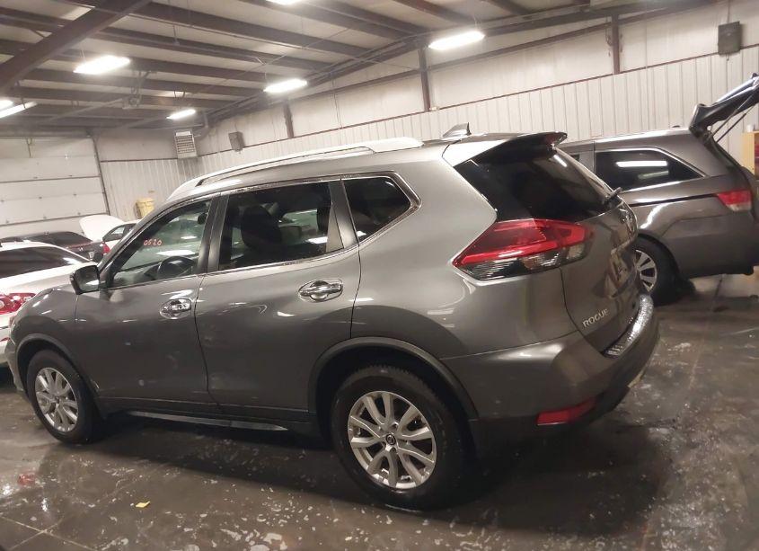 Photo 15 of 2018 Nissan Rogue SV (VIN JN8AT2MV4JW346326)