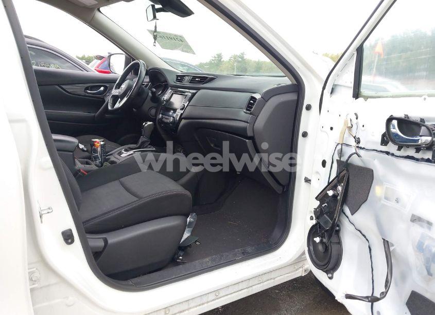 Photo 5 of 2019 Nissan Rogue SV (VIN JN8AT2MV4KW372524)