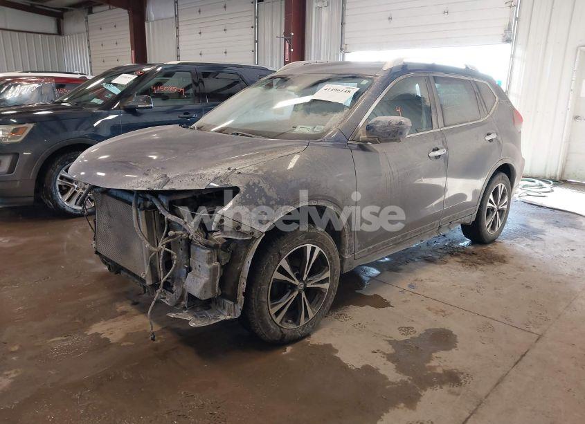 Photo 2 of 2019 Nissan Rogue SV (VIN JN8AT2MV4KW378811)