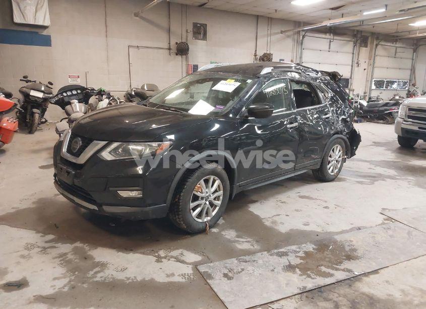 Photo 2 of 2019 Nissan Rogue SV (VIN JN8AT2MV4KW379098)
