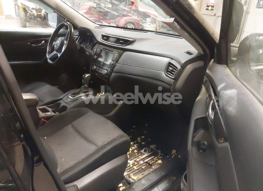 Photo 5 of 2019 Nissan Rogue SV (VIN JN8AT2MV4KW379098)